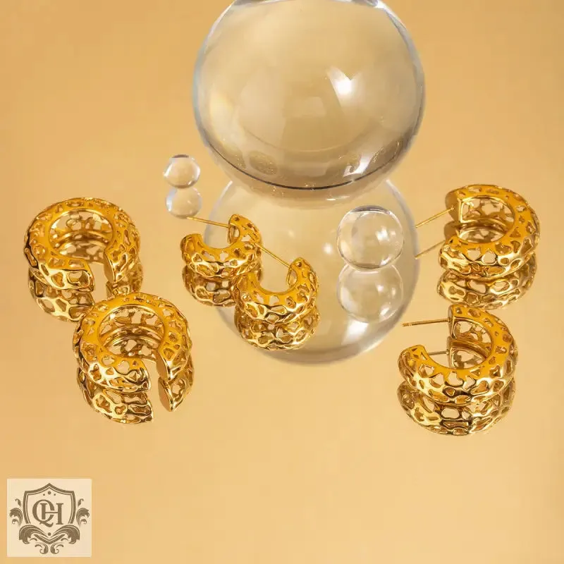 18k Gold C-Shaped Hollow Earrings