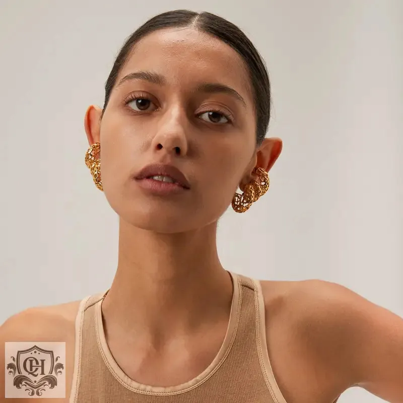 18k Gold C-Shaped Hollow Earrings