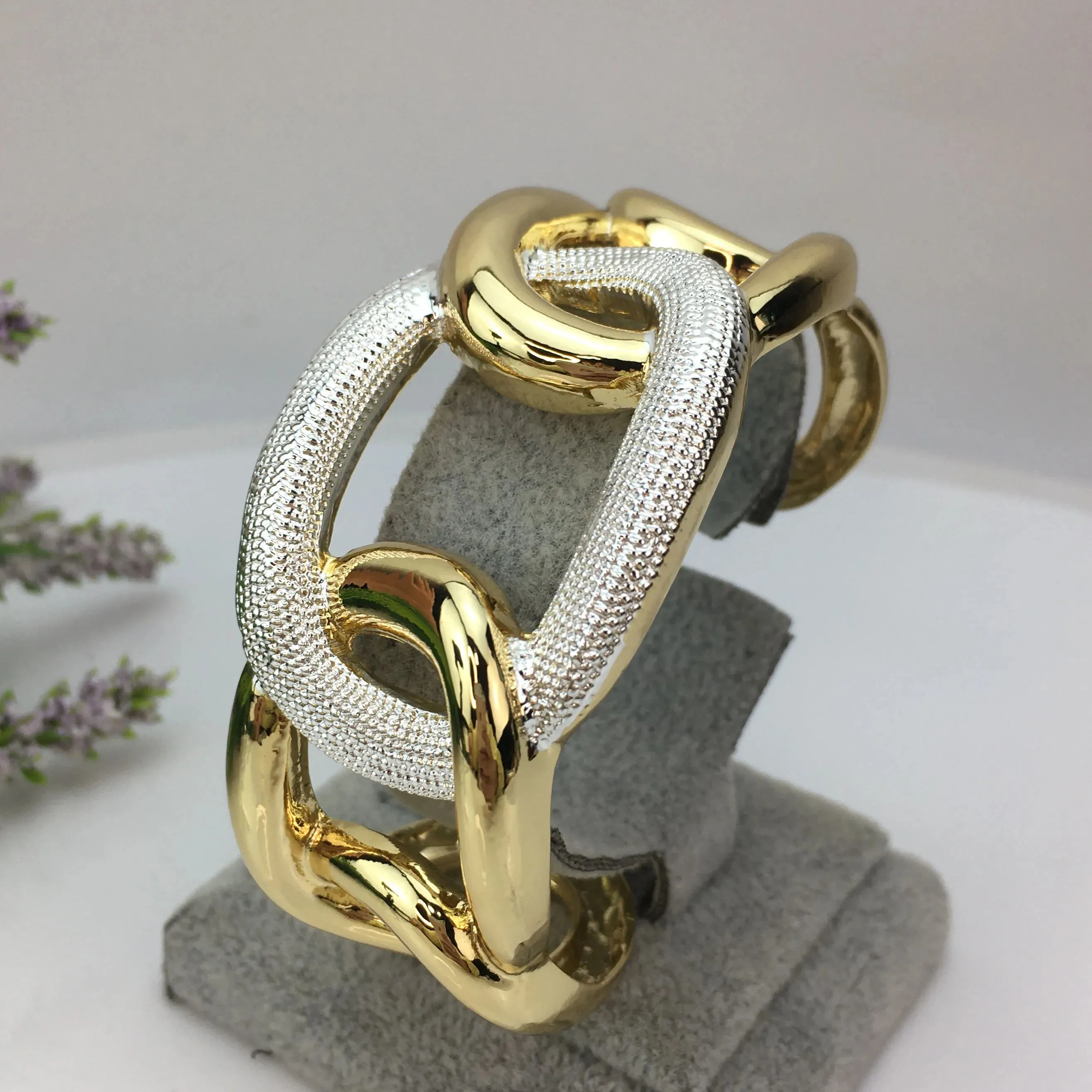 Classic Jewelry Big Bangles Bracelets for Women