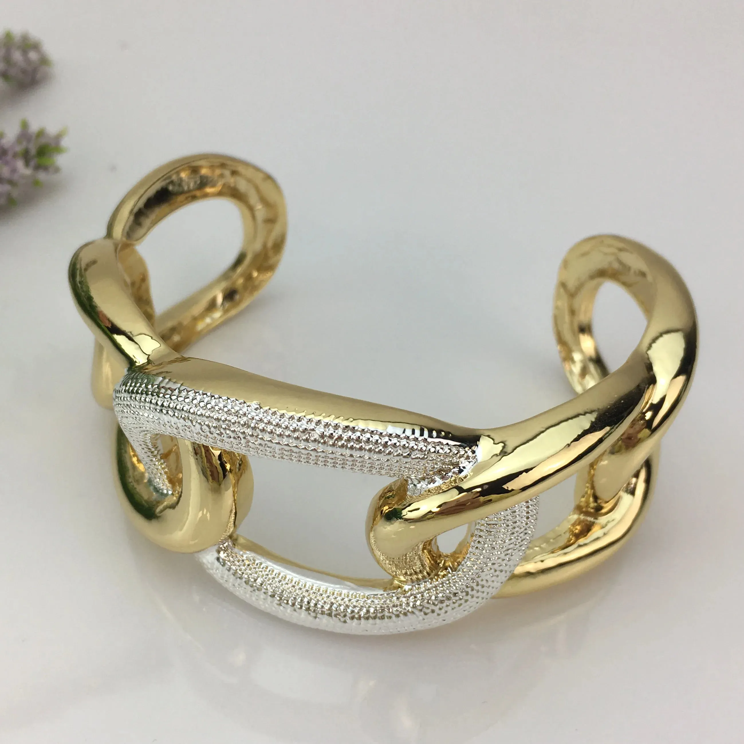 Classic Jewelry Big Bangles Bracelets for Women