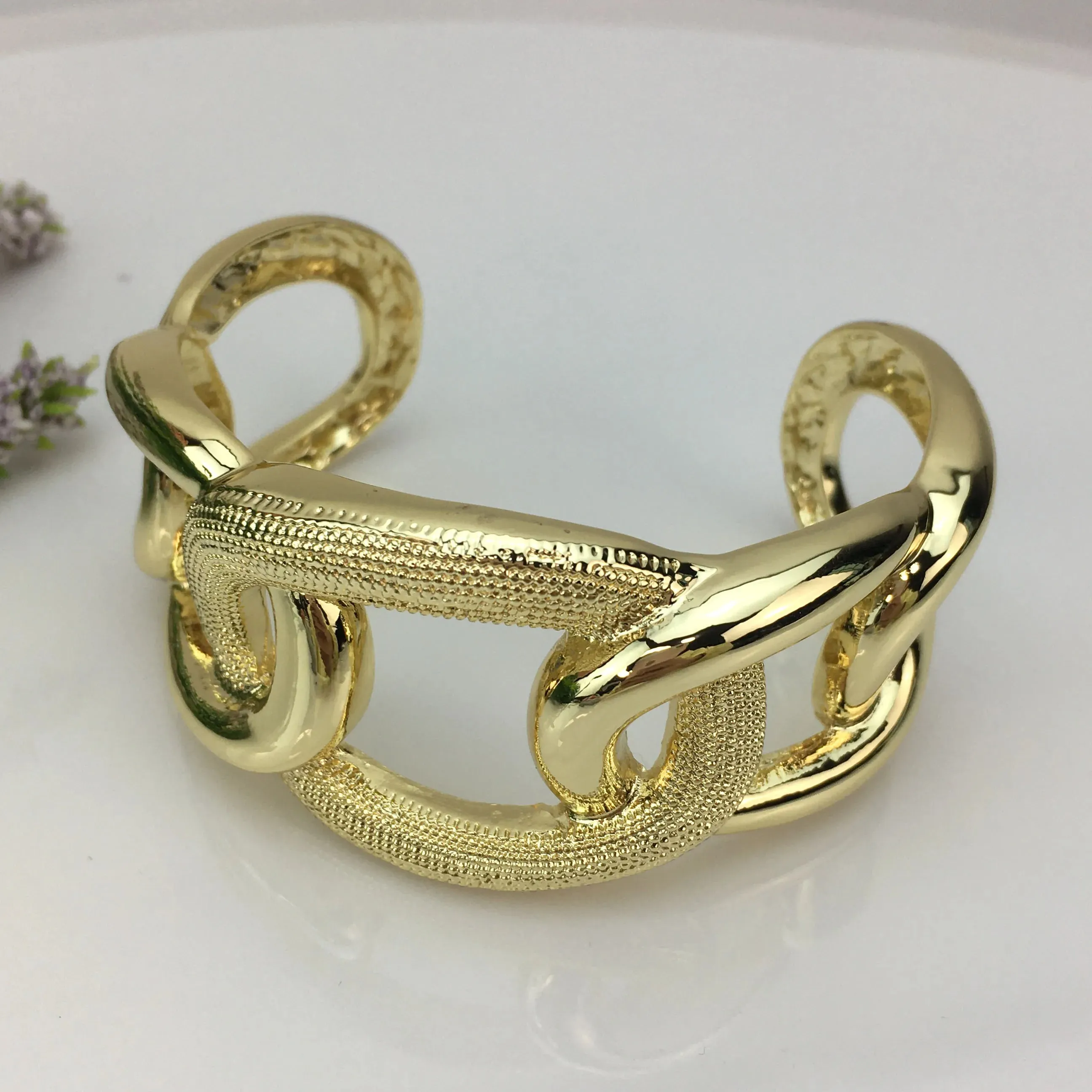 Classic Jewelry Big Bangles Bracelets for Women