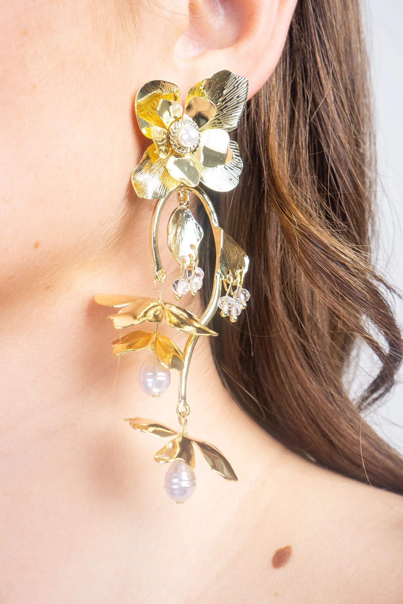 Fashion Gold and Pearl Metal Petal Earrings