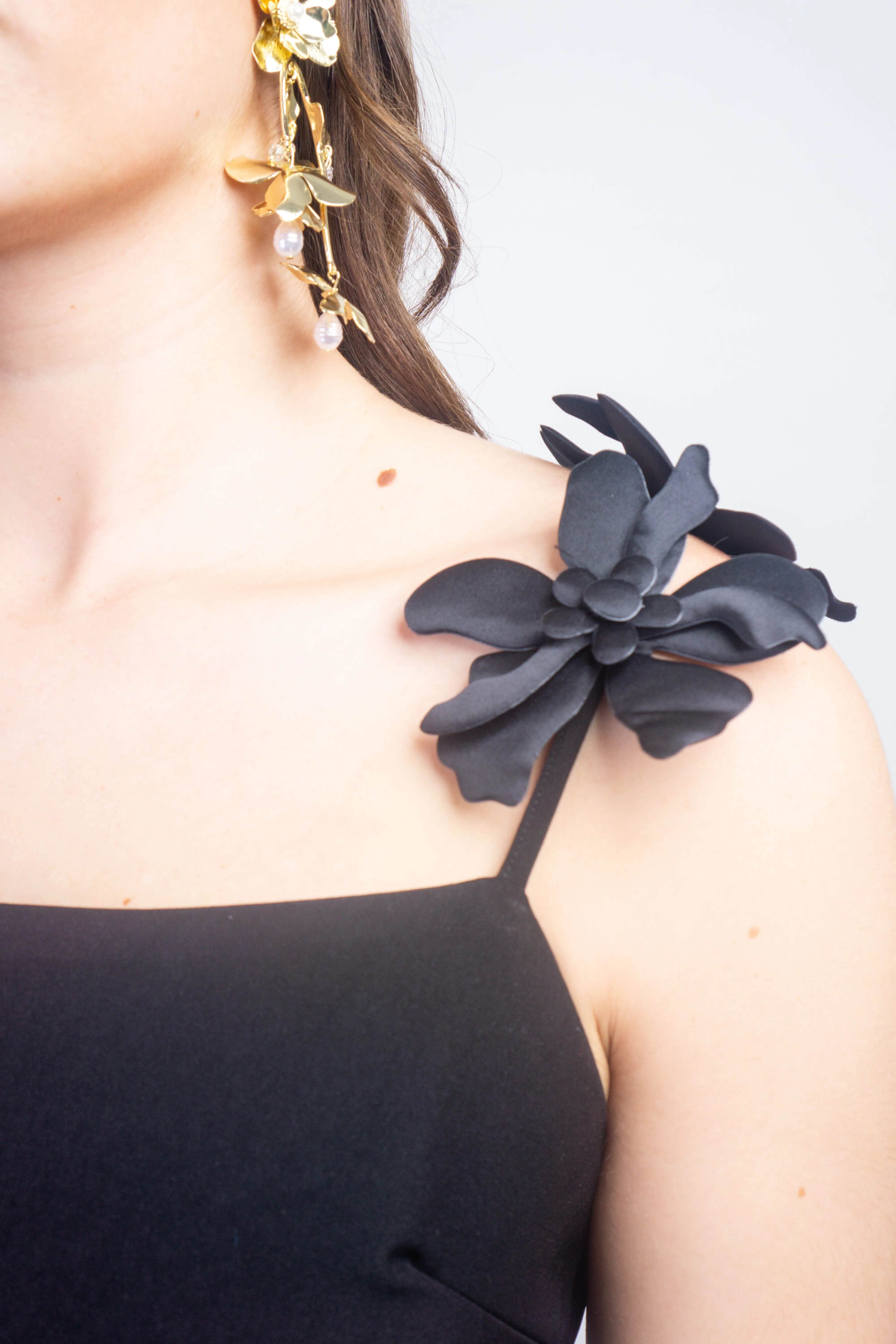 Fashion Gold and Pearl Metal Petal Earrings