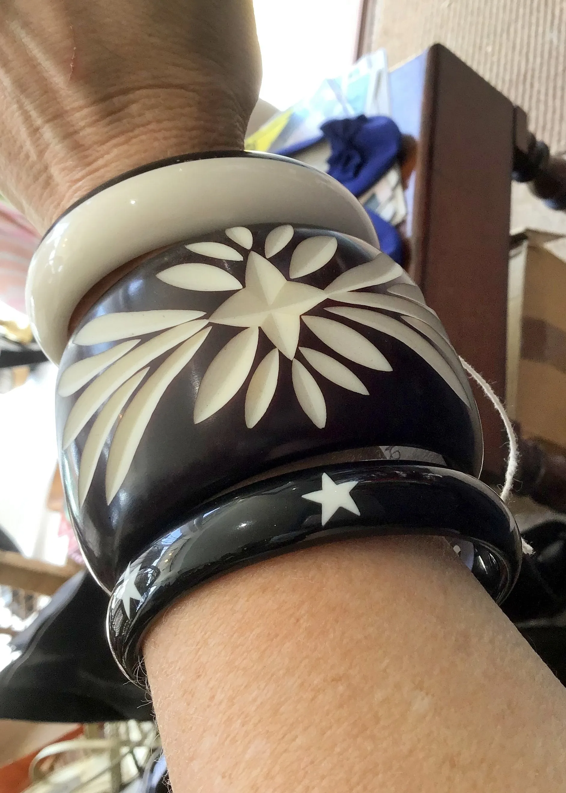 Retro Black Carved Plastic Bangle • Bakelite Style